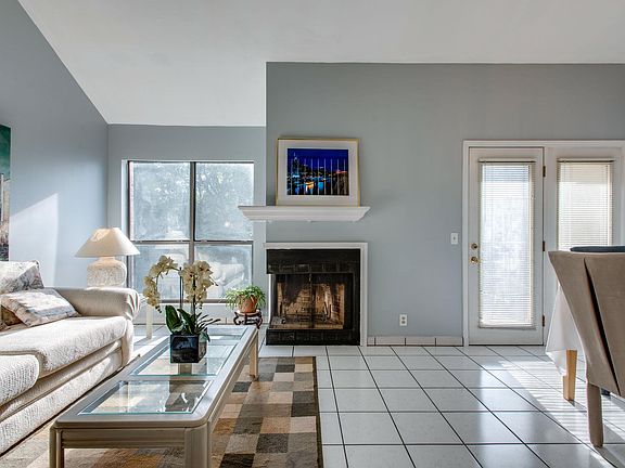 5th image of 209 Riverstone Ct