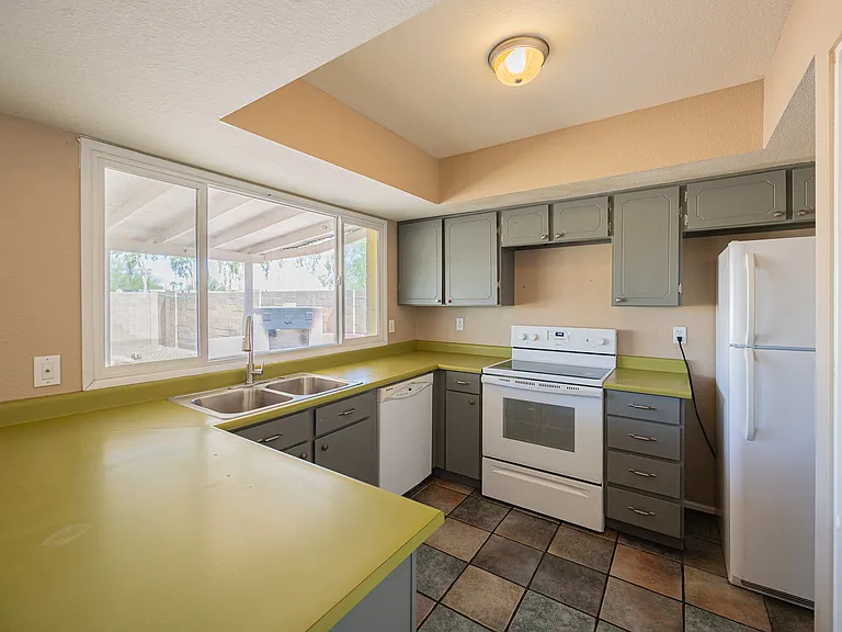 2812 S Cottonwood Dr — Photo 11