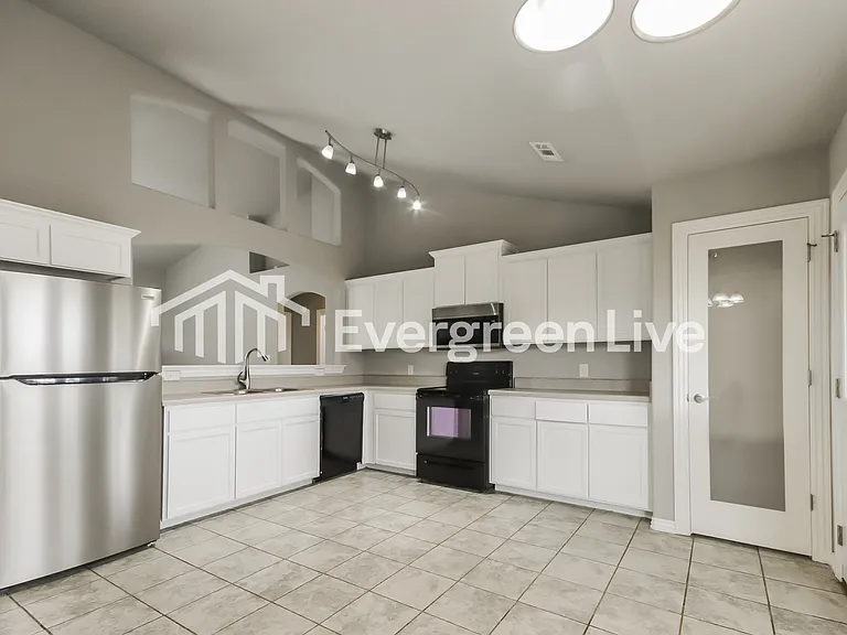 1111 Division St — Photo 6
