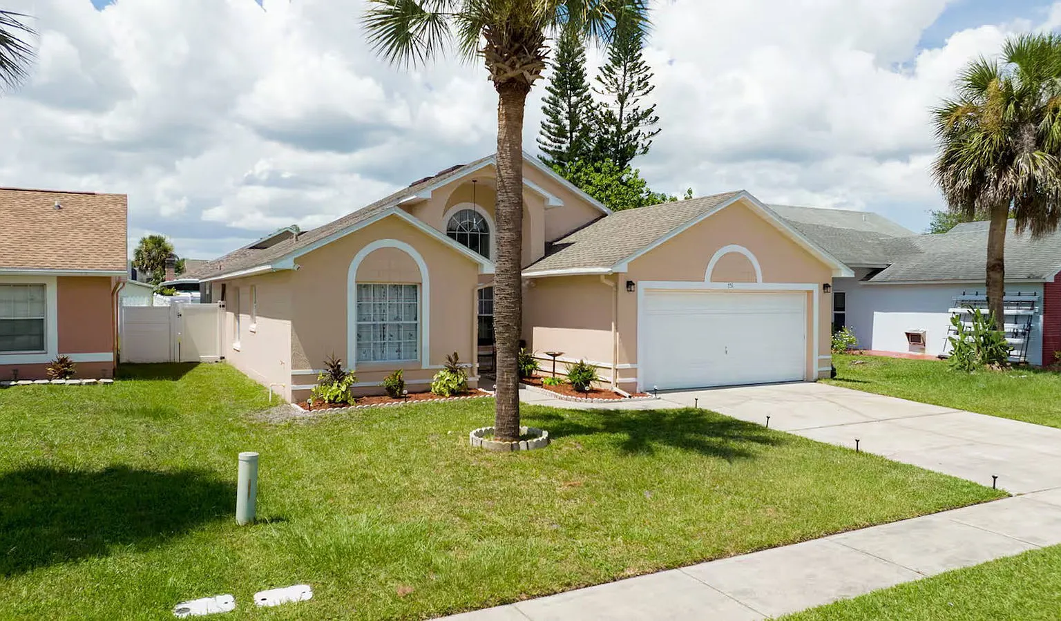 3 bed, 2.0 bath, 1344 sqft, $2,740 — Photo 3