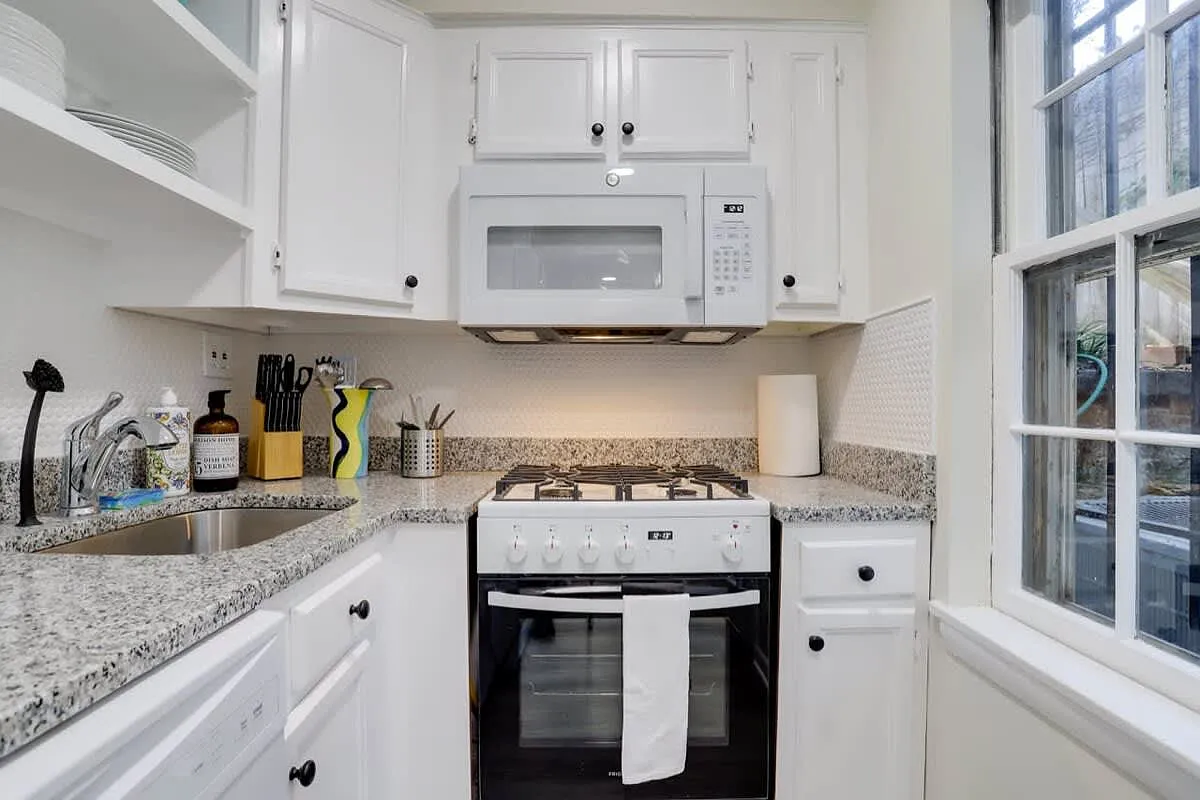 1 bed, 700 sqft, $4,200 — Photo 2