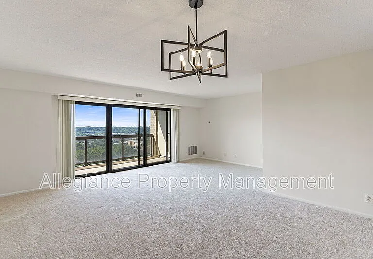 203 Yoakum Pkwy #1116 — Photo 6