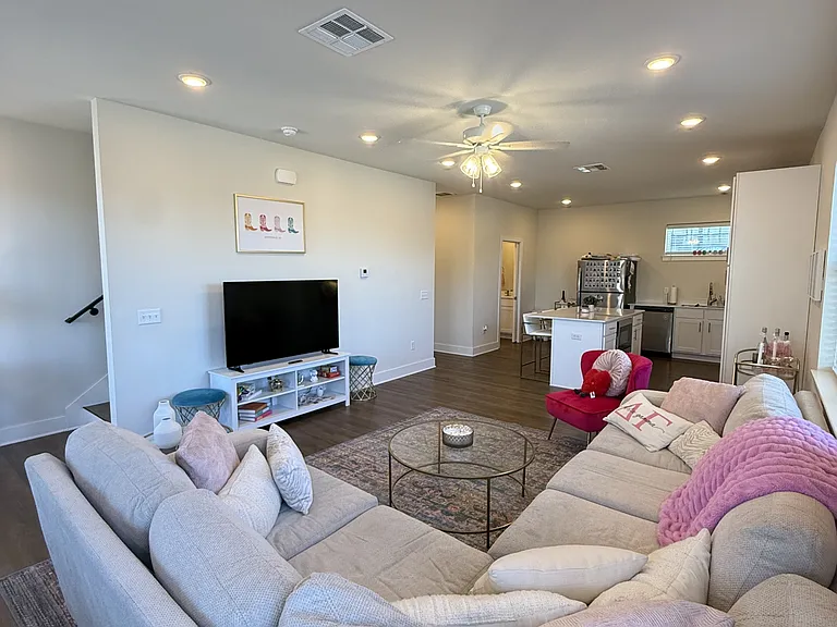 610 N Whitham Ave #3 — Photo 7