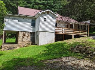 9427 Sock Rd, Pound, VA 24279