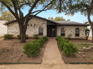 1831 Chamberlain Dr, Carrollton, TX 75007