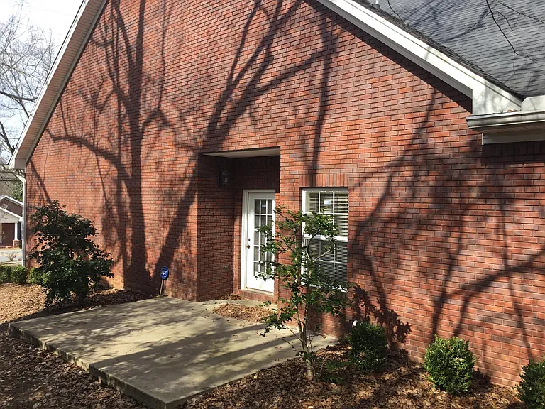 514 N Donahue Dr — Photo 12