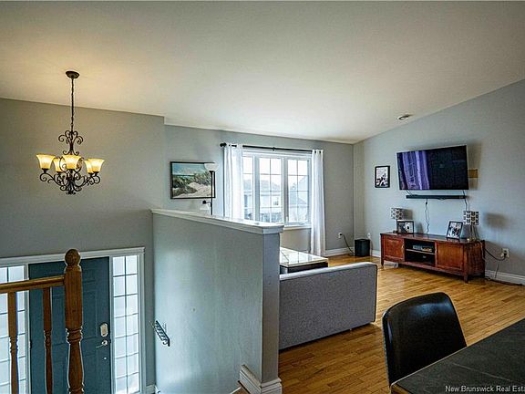 2nd image of 39 Ripley St