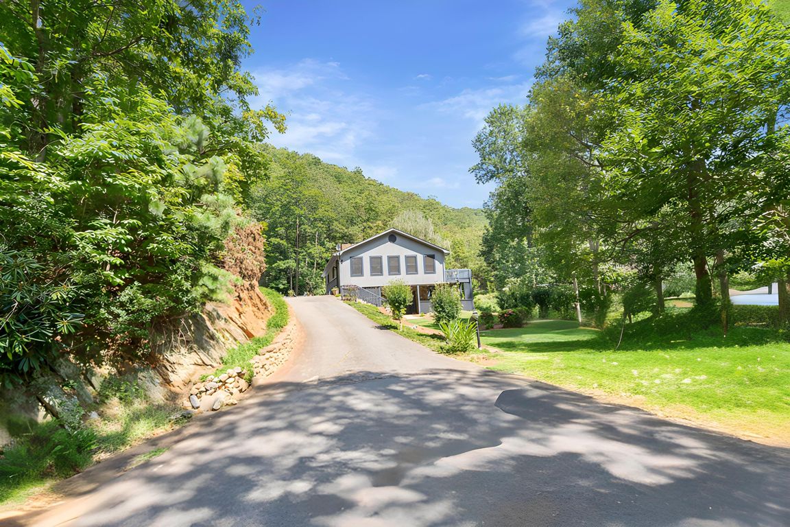 DSC03956 - Furniture removed - 0