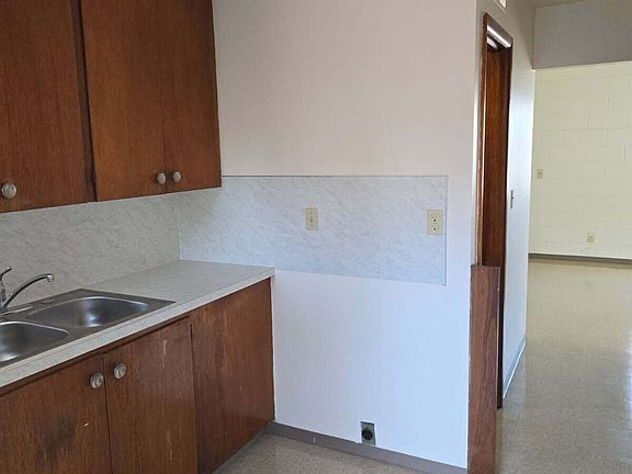 5th image of 301 E Edison Ave