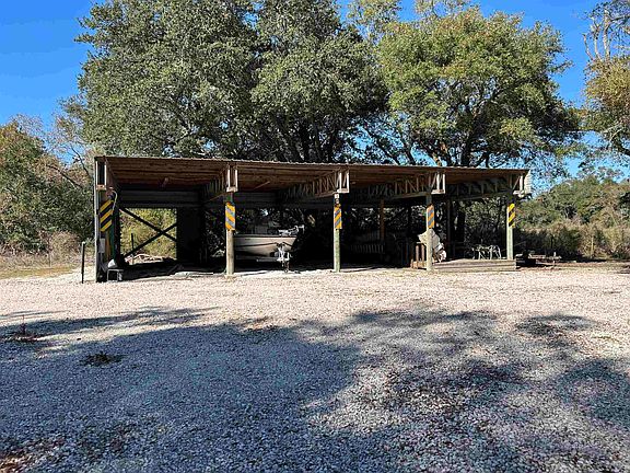 3rd image of 996 Oak Ln