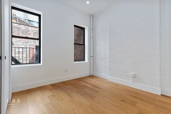 Rented by MNS | media 4