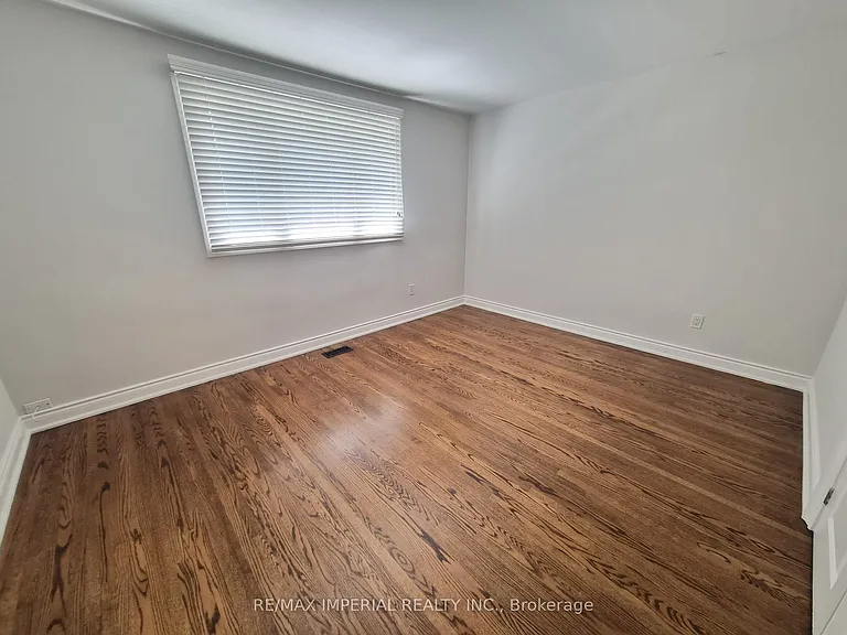 8 Multiflora Pl — Photo 14