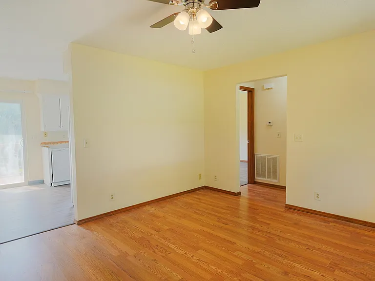 2202 S Cleveland Ave — Photo 2