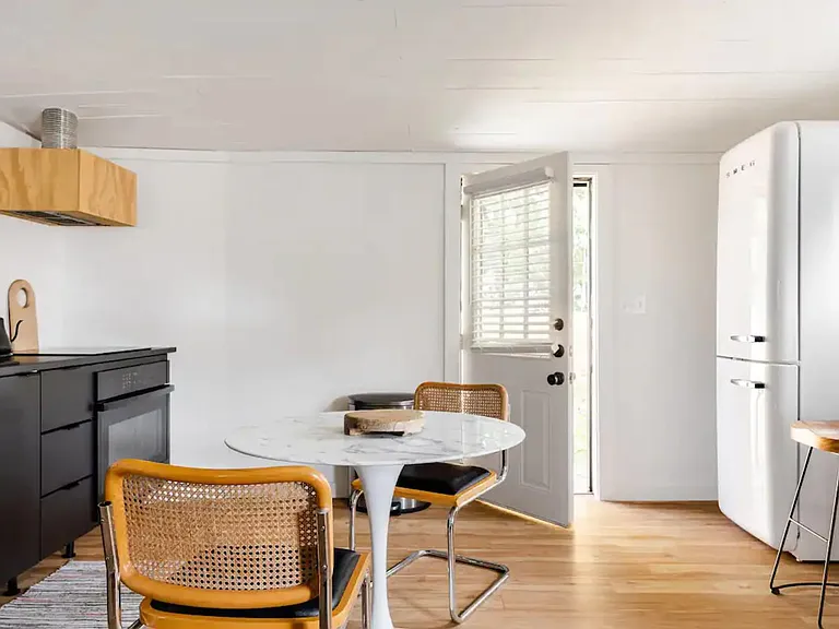2504 Francisco St — Photo 4