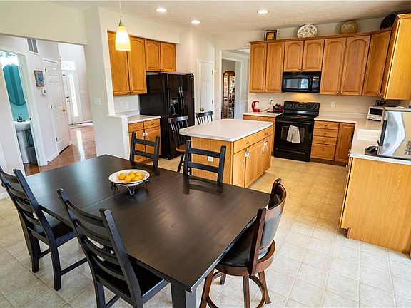 4th image of 2615 Greenbrier Ct