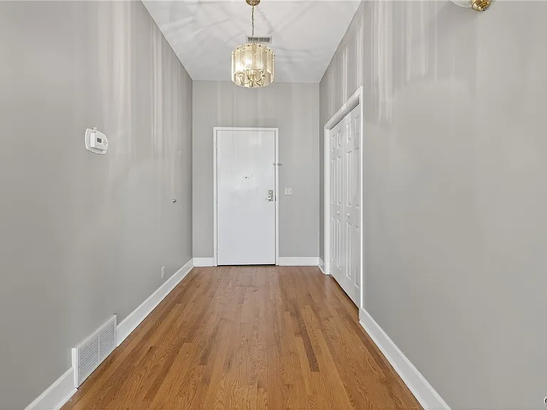 526 Plum St #402 — Photo 18