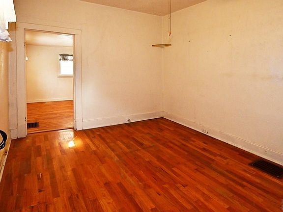 5th image of 2123 E 13th St