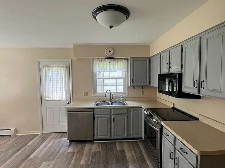 110 Hillary Dr — Photo 4