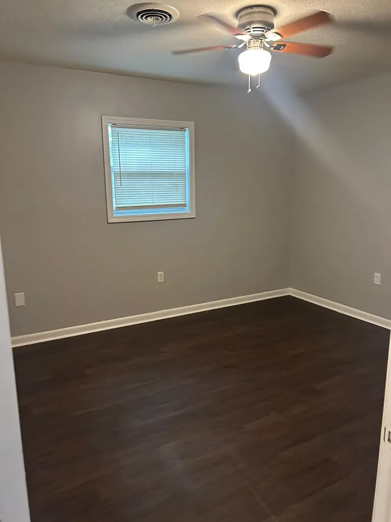 4 bed, 1220 sqft, $1,200 — Photo 2