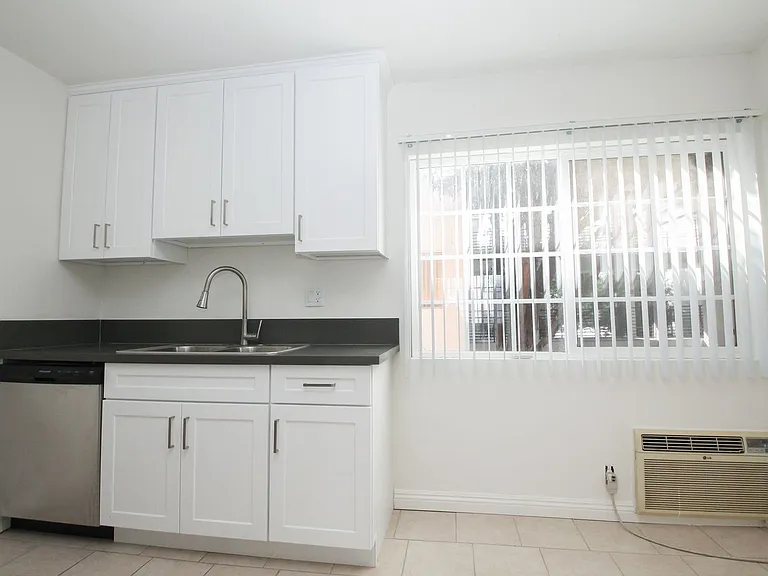 15339 Weddington St — Photo 13