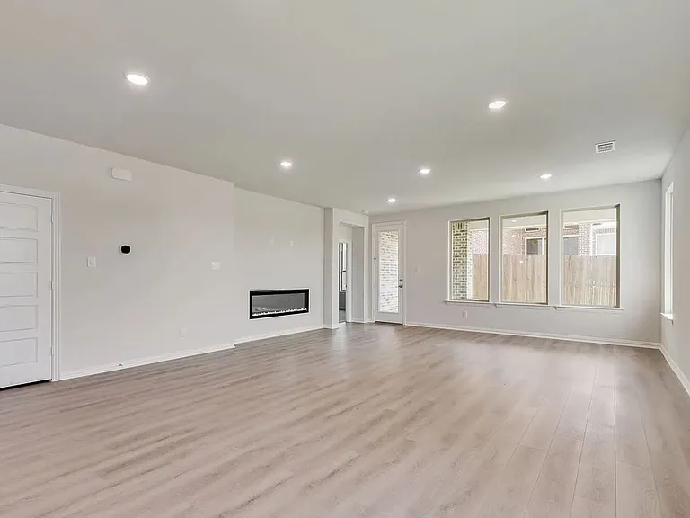 3317 Loftwood Ln — Photo 6