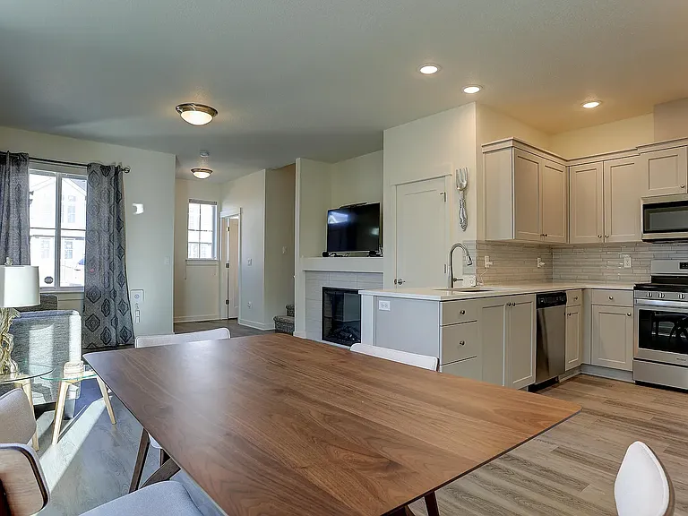 2582 NE Purcell Blvd — Photo 4