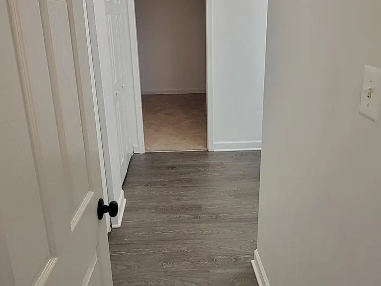 Master Bath entry from hallway