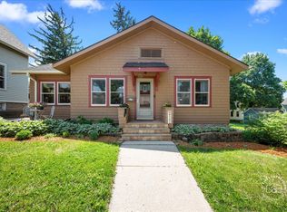 211 Walnut Ave, Saint Charles, IL 60174