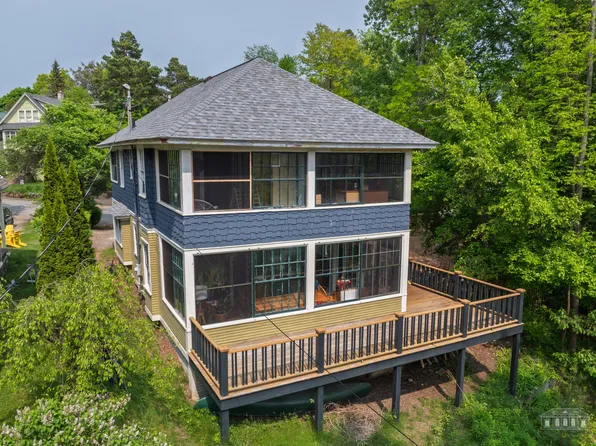 83 Shepard Ave, Saranac Lake, NY 12983