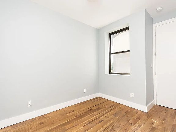 5th image of 510 Jackson Ave APT 1N