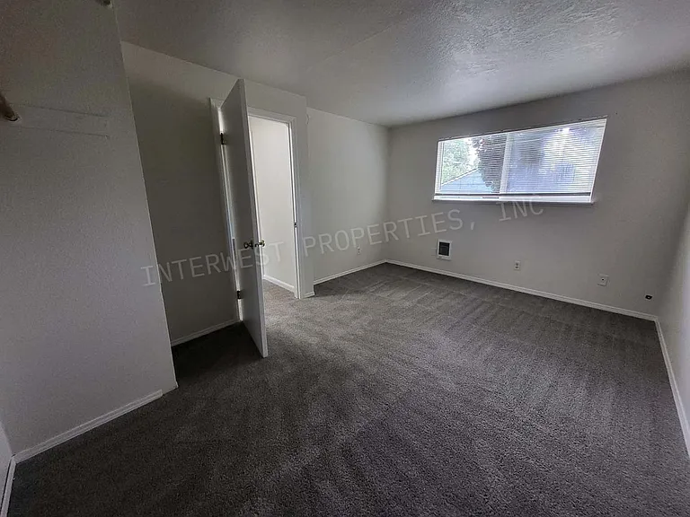 8231 N Fessenden St — Photo 14