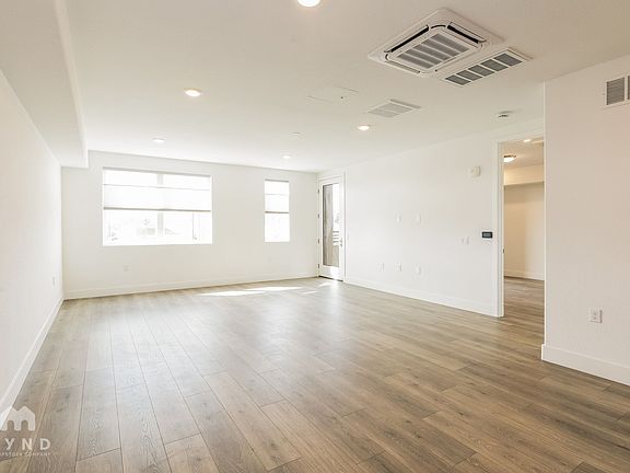 4th image of 3041 El Camino Real #203