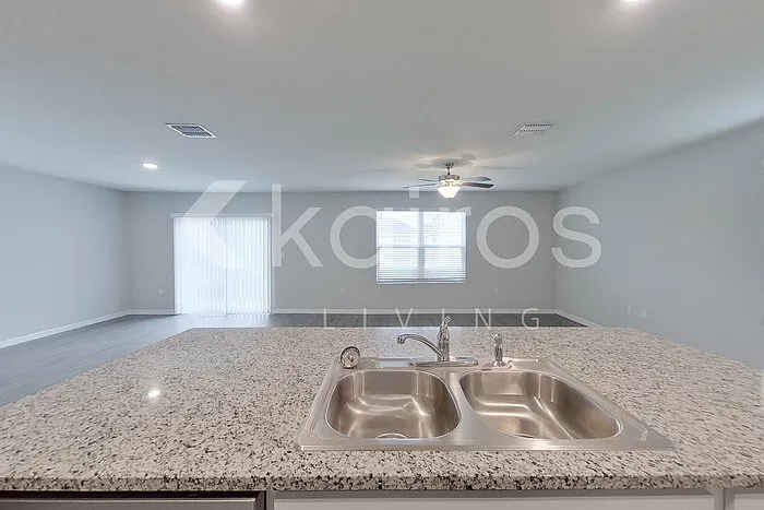 8708 SW 43rd Ter — Photo 9