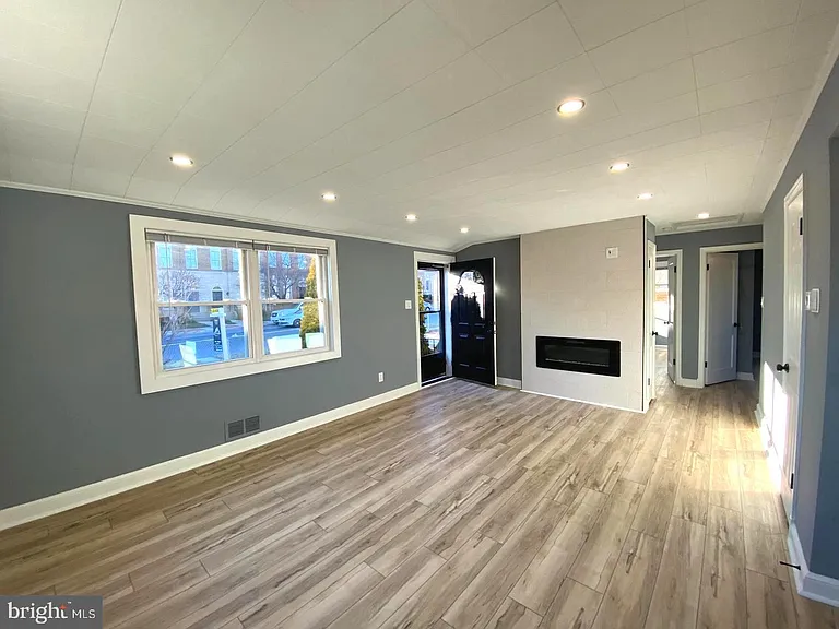 11005 Amherst Ave — Photo 6