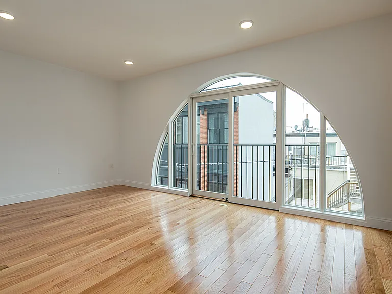 521 Court St — Photo 2