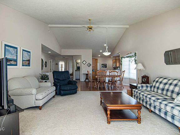 2nd image of 1726 W Clearwater Dr