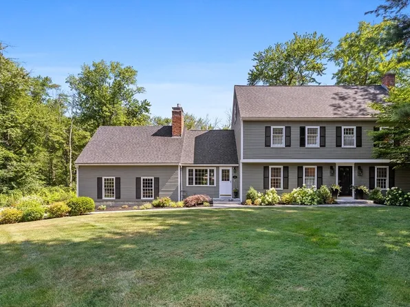 114 Coachmans Ln, North Andover, MA 01845