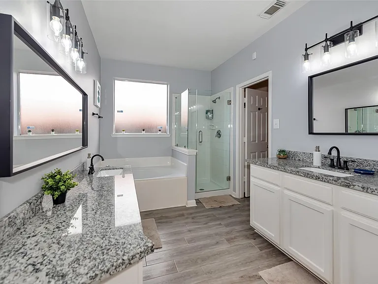 10815 Oak Bayou Ln — Photo 27