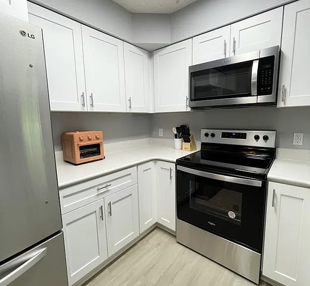 617 Rosemary Ln — Photo 8