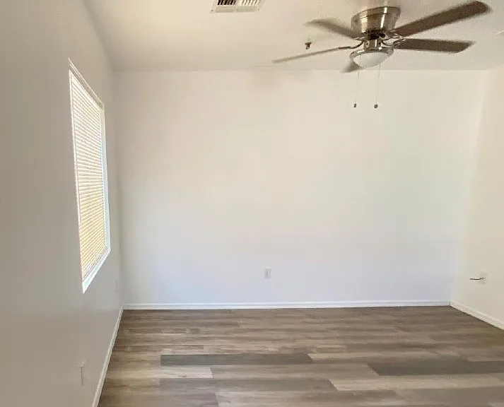 1559 Courtney Place — Photo 19