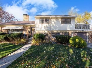 392 Cambridge Dr, Mount Clemens, MI 48043
