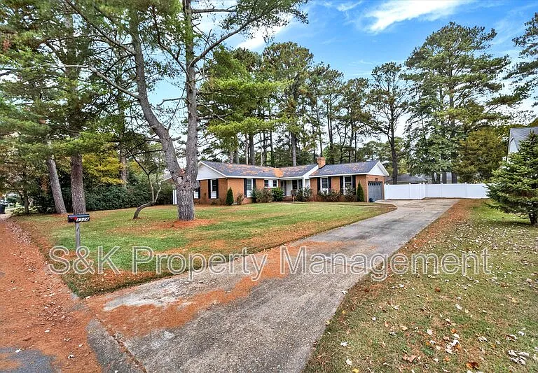 5524 Briarwood Ln — Photo 2