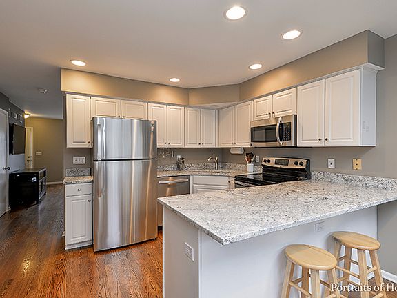 3rd image of 1420 Charleston Ct #1420