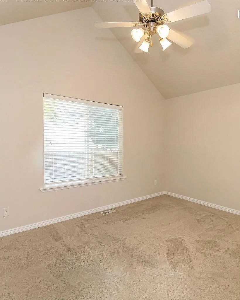 4 bed, 2156 sqft, $2,550 — Photo 4