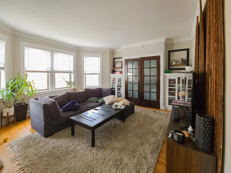 4507 1/2 N Greenview Ave #2W — Photo 1