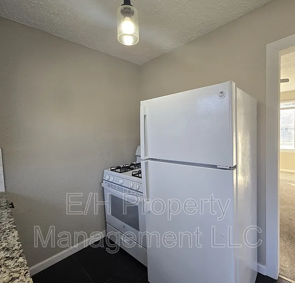 1642 N Erie St — Photo 10