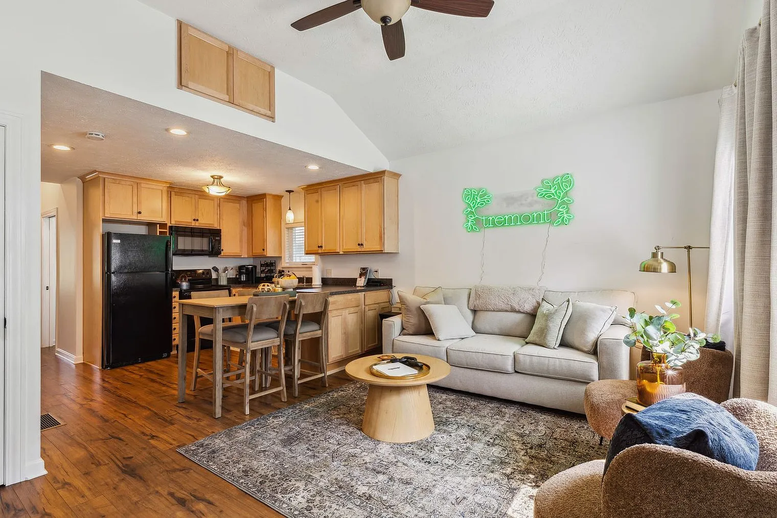 1 bed, 1.0 bath, 548 sqft, $3,408 — Photo 1