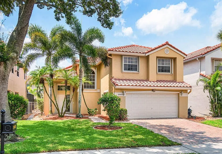 10425 Buena Ventura Dr — Photo 1