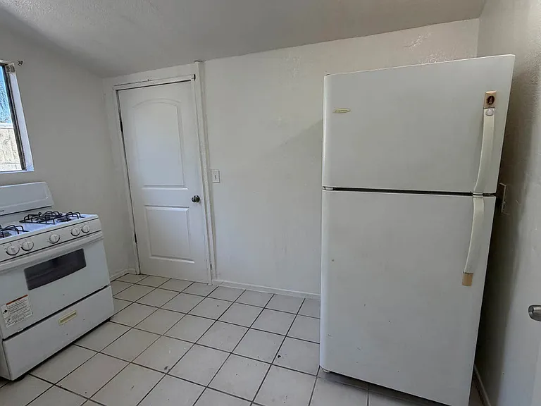 11824 Willowbrook Ave #1/2 — Photo 4