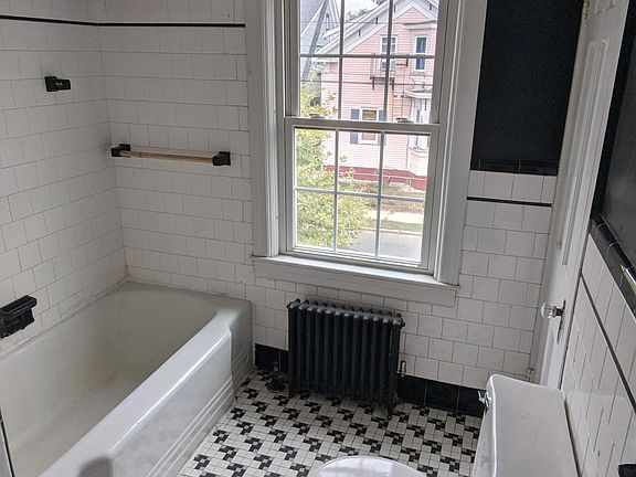 5th image of 44 Babcock St Floor 2